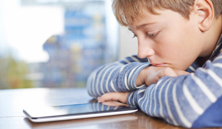 Almost all children are no exception to Internet bullying - do the most to keep the child out of it